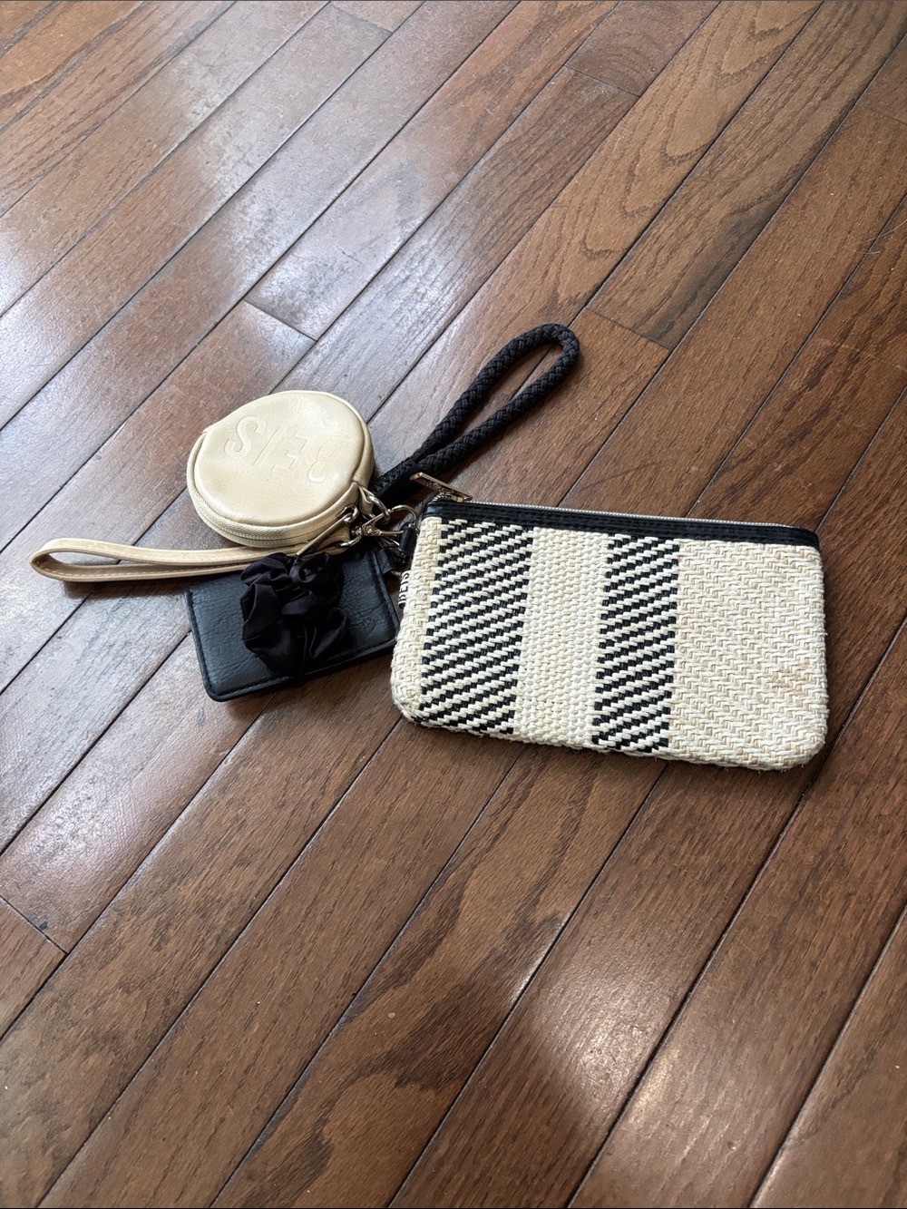 BEIS wristlet set limited edition